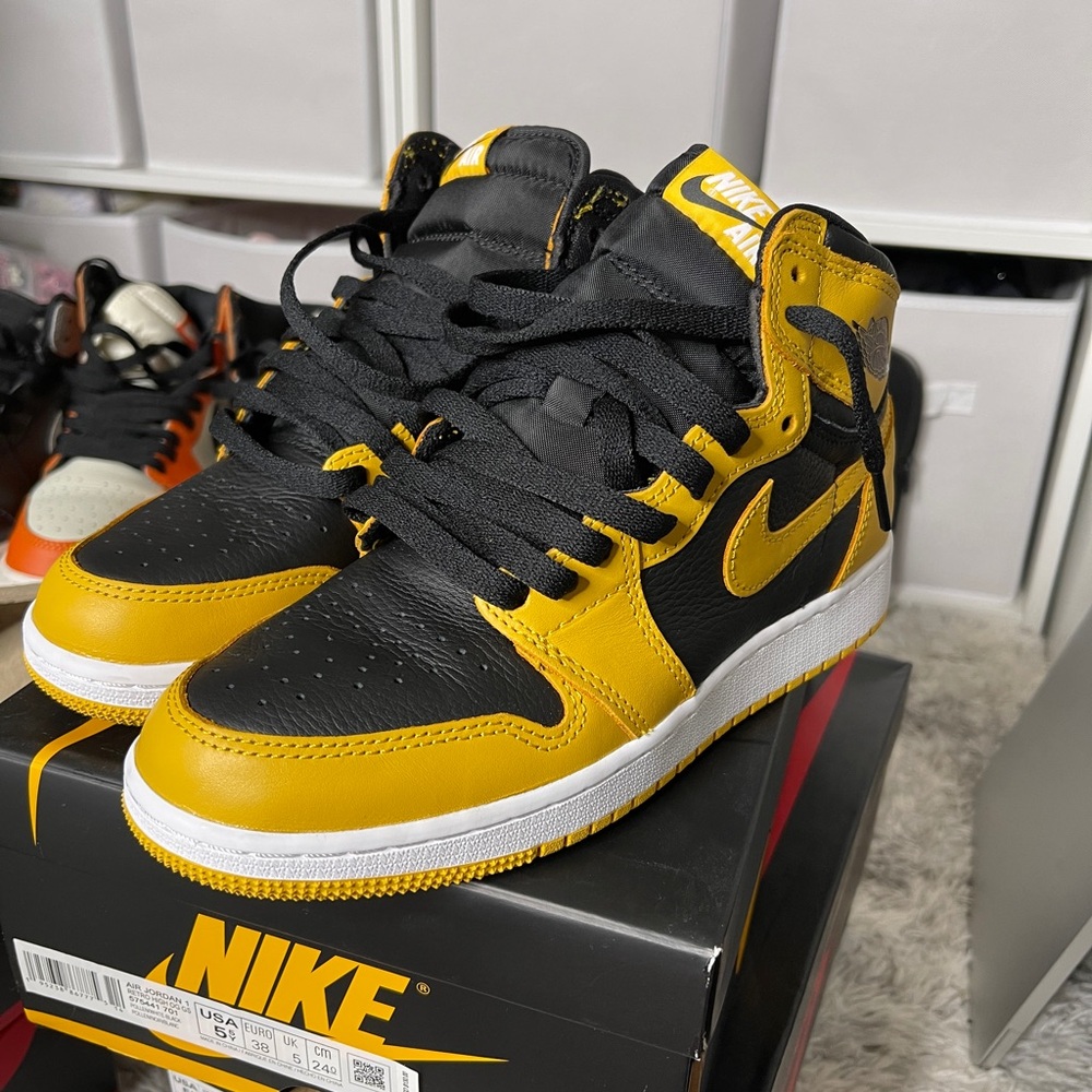 Nike High-Top Sneakers Black and Yellow